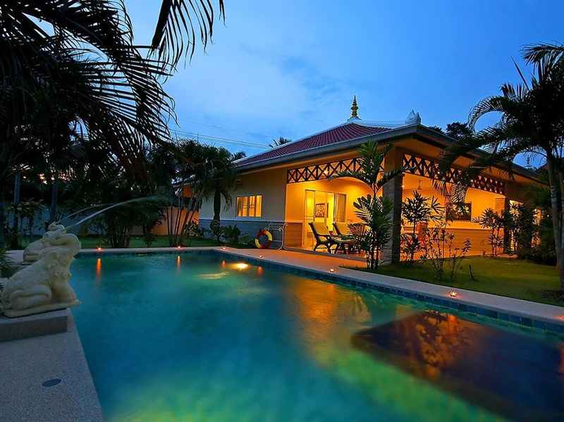 Thai Thani Pool Villa Resort 